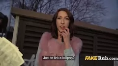 تشغيل مص هذا: تظهر وقحة امرأة سمراء التشيكية كم هي جيدة في مشهد إباحي واقعي عام في الهواء الطلق