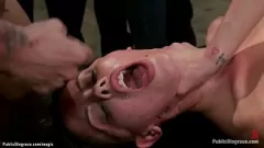 Reproduzir Peituda Brandy Aniston e Princesa Donna em uma orgia pública de fetiche BDSM com dominação anal, facial e hardcore