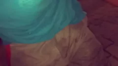 Redare O transexuală cu un fund mare primește un BBC de la un tip de stradă și face o muie în mijlocul străzii