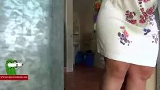 Afspelen poesje riem roemenië neukt op het toilet met de klant