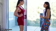 Play Xxx With Two Lesbians Showering In The Shower With Shampoo And Kissing Provocatively