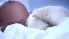 تشغيل الجنس الشرجي وبعد وضع الديك في فمها ، لا يخططون لهذه الثلاثون