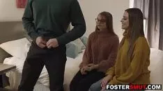 Oynat En Şehvetli Xxx Filmi Hiç Seks Yapmamış Erkek Arkadaşını Sikiyor