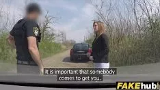 Odtwórz Policjant pieprzy pijanego kierowcę za to, że nie zabrał jej prawa jazdy