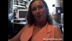 Jouer Amant américain avec un employé qui baise son patron durement dans sa chatte au bureau