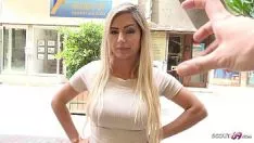 Abspielen blondes Mädchen fickt ihren guten Mann