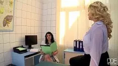 Oynat Bu Ay Lezbiyenler Arasındaki En Harika Aşk Maçı