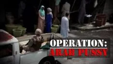 Afspelen Arabische hoer die wordt geneukt door een paar mannen van het leger