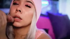 Abspielen Blonde Latina-Camslut demonstriert wahnsinnige Deepthroat-Fähigkeiten in expliziter Nahaufnahme