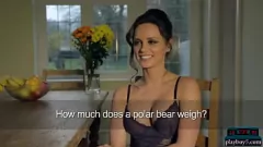 Afspelen Britse Playboy-babe met rond lichaam en enorme tieten