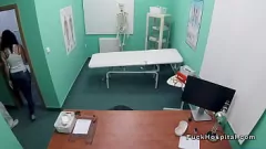 Reproduzir Enfermeira safada do médico: fantasia hardcore de hospital com filmagem de câmera oculta