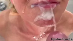 Redare Sesiunea porno intimă a Euro Milf: job de suflare plin de spermă și handjob