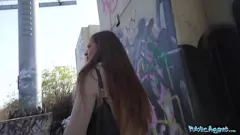 Oynat İngiliz Esmer Lara Lee berbat ve fucks cömert bir Çek'in büyük horozu nakit