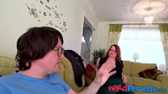 Redare Gagica britanică cu curbe păcălite în distracție cu cote X