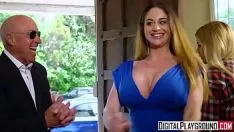 Afspelen seks met een lelijke neukpartij met twee blonde lekkernijen