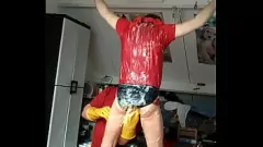 Oynat Bram'ın BDSM Bondage Macerası: Speedos'ta bağlanırken pudingle kaplı